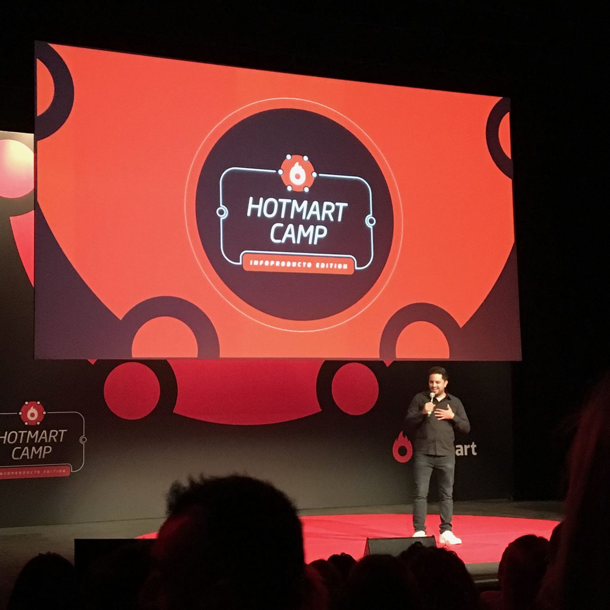 Escenario de un evento de emprendedores en 2018